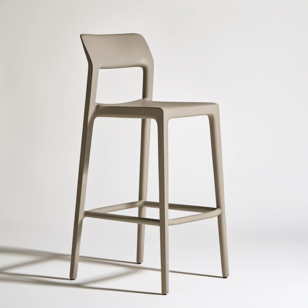 Hoker barowy Taupe z polipropylenu, 45 x 52 x 95 cm, wysokość siedziska 65 cm