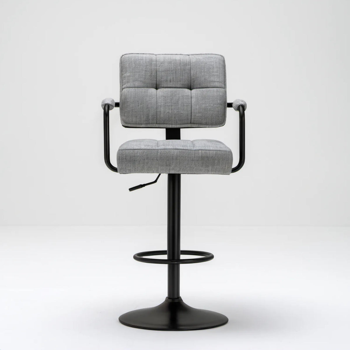 Szary hoker barowy z czarną stalową podstawą, regulacją wysokości 95–116 cm